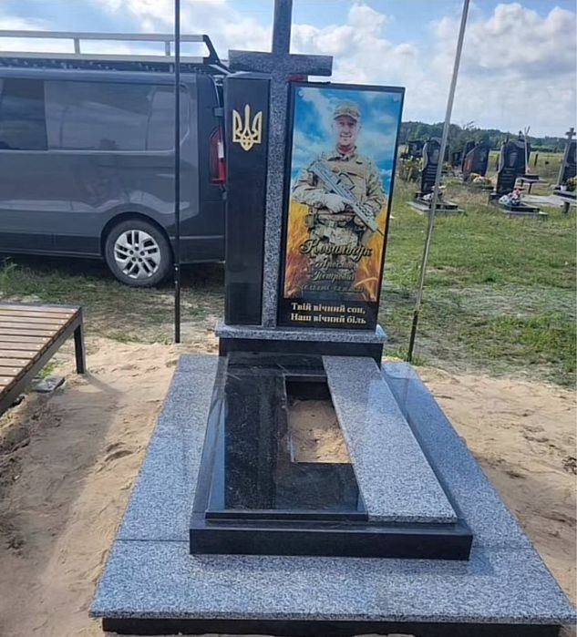 Памятники з монтажем під ключ у м.Обухів