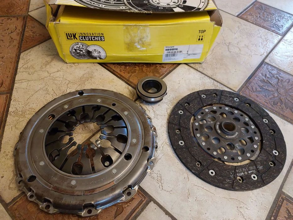 Zestaw sprzęgła Sprzegło  z łożyskiem wyciskowym  VW TRANSPORTER T4 1.9D-2.5D 07.90-04.03