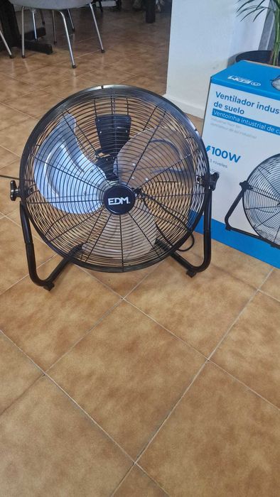 Ventilador Industrial do Chão
