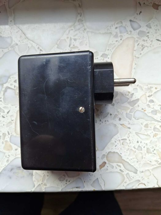 Zasilacz niemiecki typ 015 127/220V / 6,0V 0,7A
