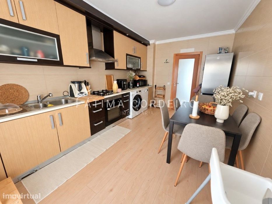 Excelente Apartamento T2 remodelado com parqueamento em ótima local...