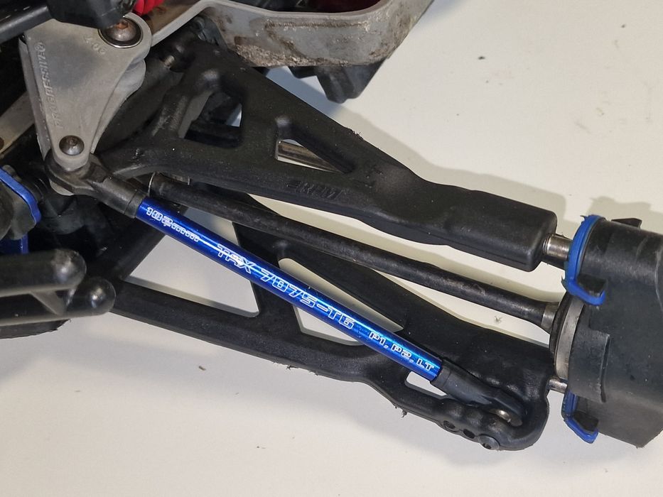 Traxxas Erevo 2.0 hobbywing max6 g2 proline.