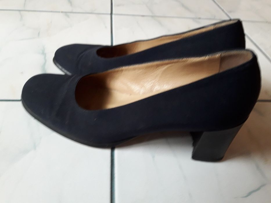 Sprzedam granatowe buty