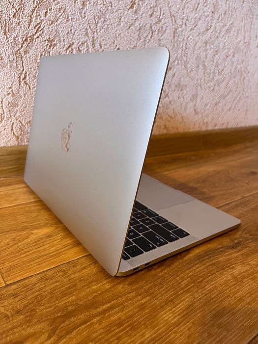 MacBook Pro 13 i5 256gb/ Чудовий ноутбук