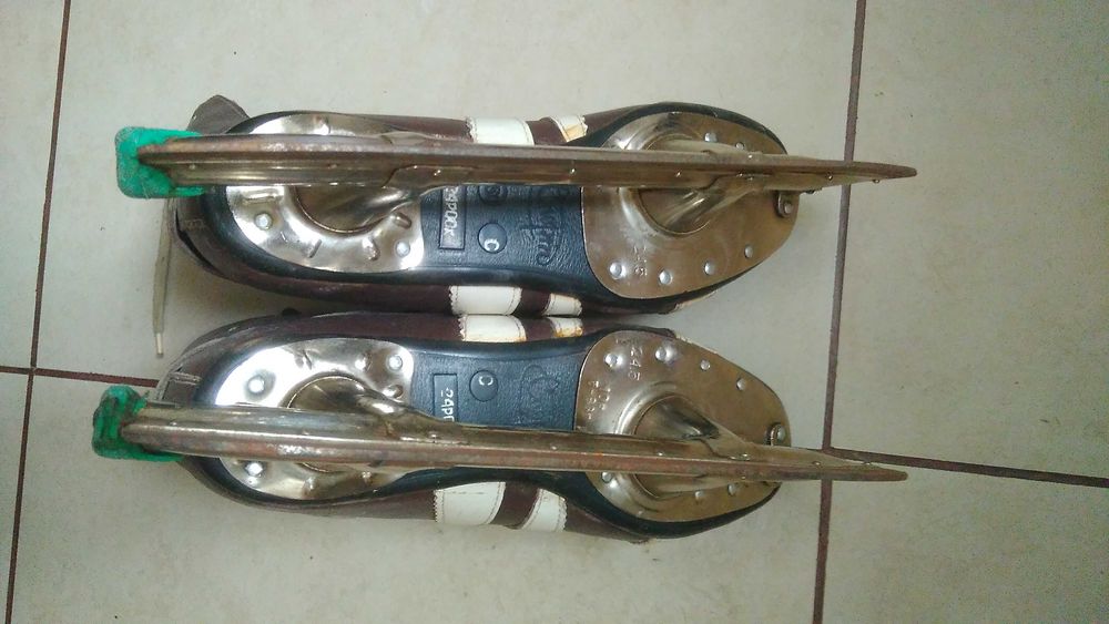 Коньки хоккейные