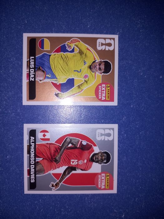 Título: Extra Stickers Panini Mundial 2026 – Alphonso Davies Silver e Luis Díaz Bronze