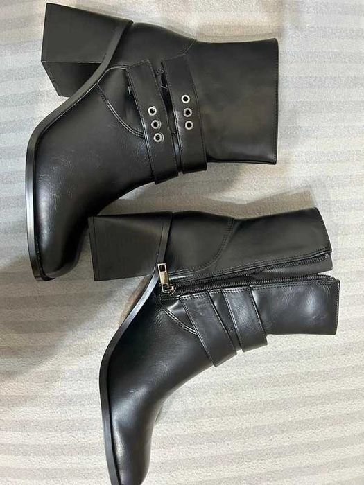 Botas pretas STRADIVARIUS Não usadas