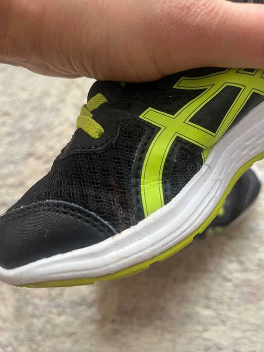 Кросівки Asics Ikaia (30 розмір)