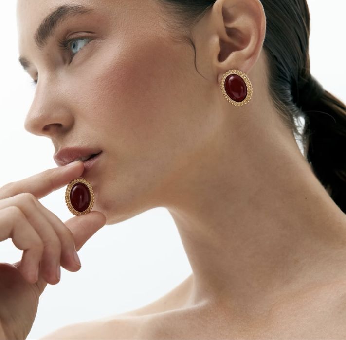 Кольє та сережи-яскравий акцент