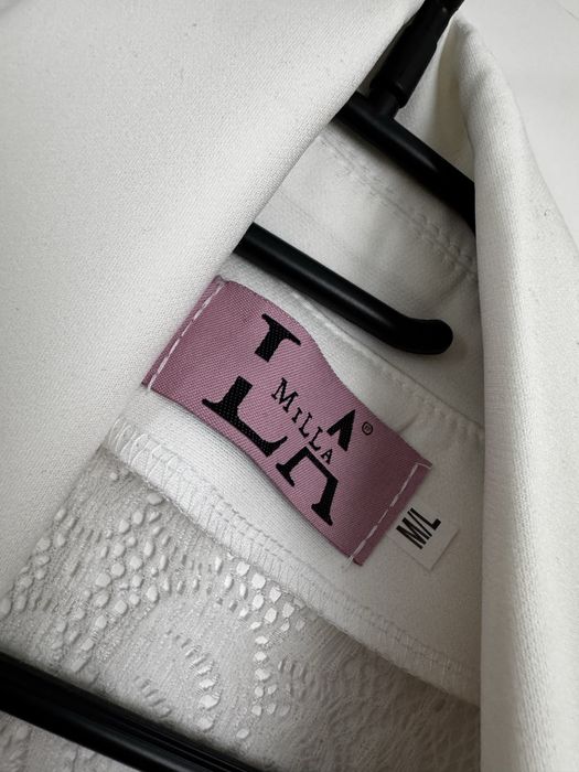 Biała koronkowa marynarka M/L La Milla z paskiem