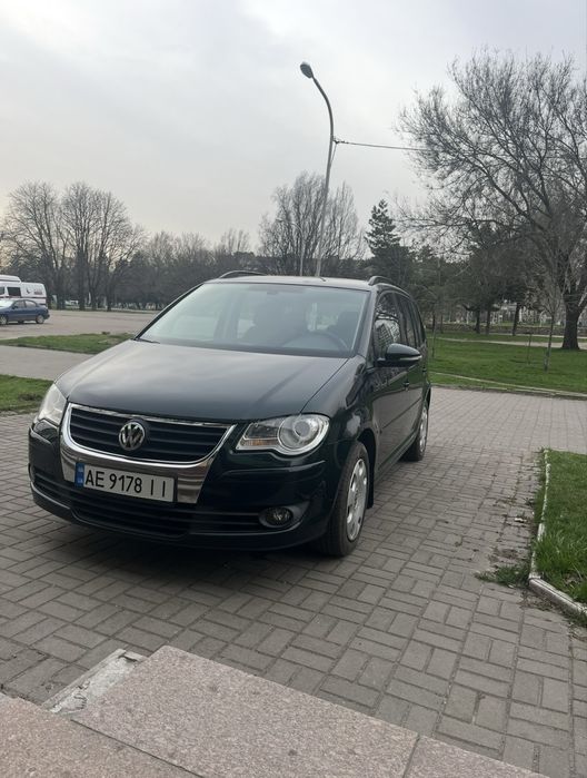 Подам гарне,сімейне авто