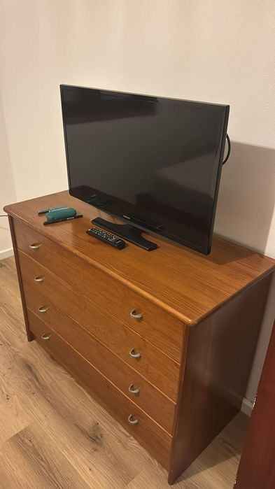 2 Camas de Solteiro e 3  Cómodas