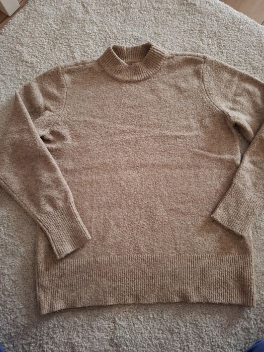 Beżowy sweter Mohito