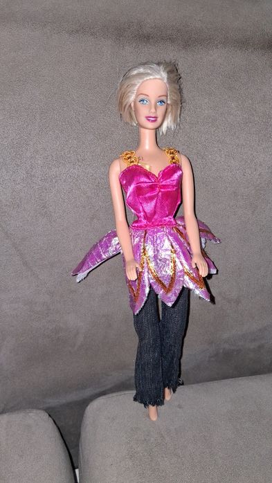Sprzedam lalkę widoczną na zdjęciu Barbie