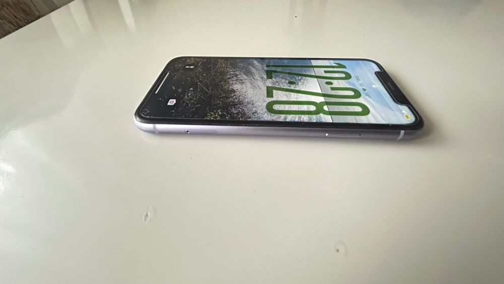 Smartfon IPhone 11