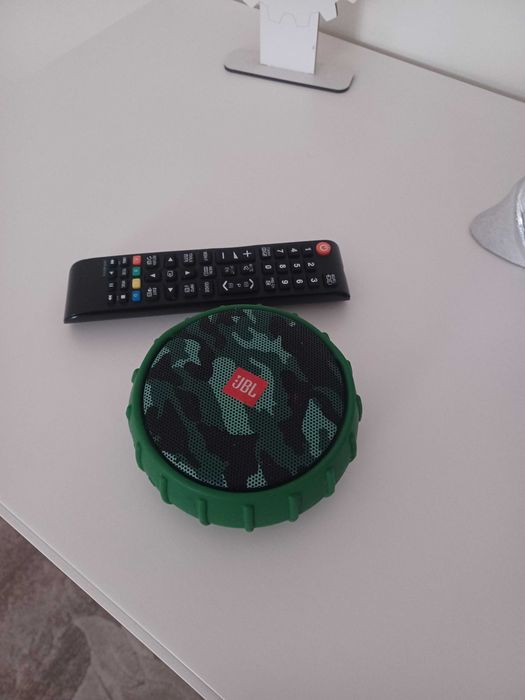 Jbl camuflada som com ótimos graves