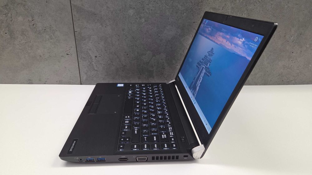 Tanio Toshiba A30-C-14C i3 6100U ram 8GB dysk 128SSD Laptop Windows 11