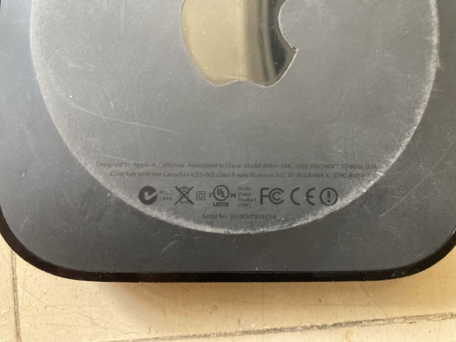 Apple TV 2a geracao com comando e cabo corrente