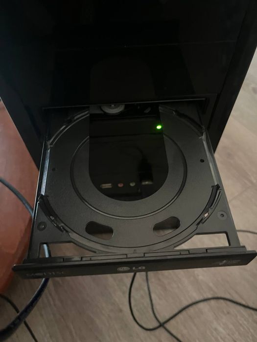 Комп'ютер для навчання, для дому 
Монітор LG fetron 22 дюйми.