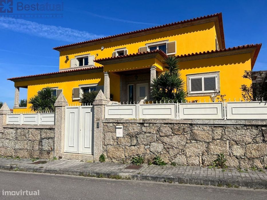 Moradia T4 - 4 Suites - Possib. Permuta - Ribeirão