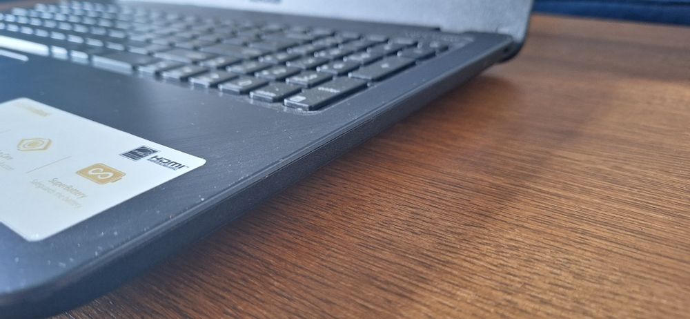 Laptop Asus Vivobook Intel/4GB RAM/256 SSD/WIN 11