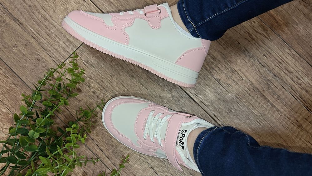 Кросівки на дівчинку