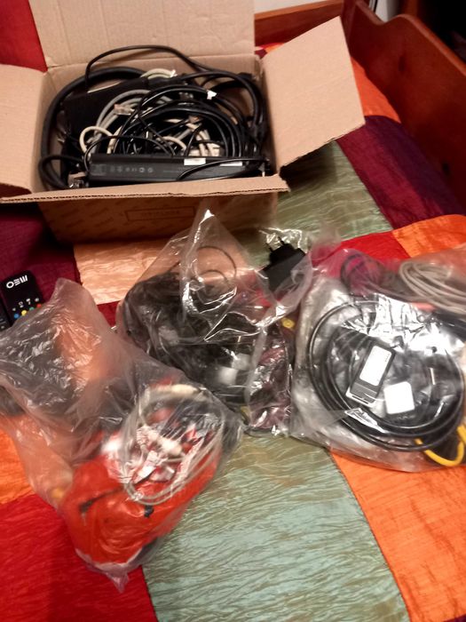 Material variado pcomputador,telemóvel etc..