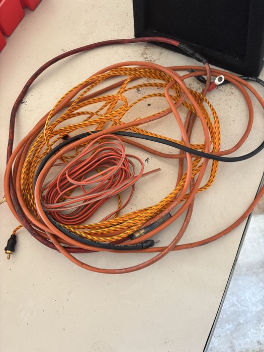 Tuba Basowa subwoofer JBL