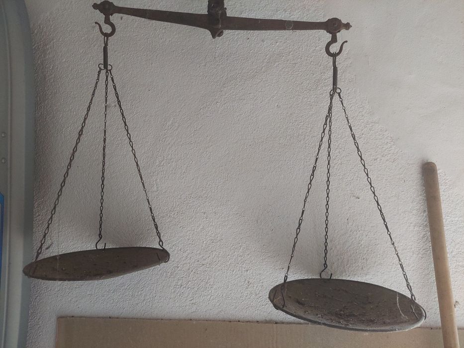 Balança de pratos iguais