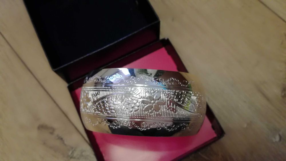 NOWA!!! Bransoleta kolor srebra firmy Avon