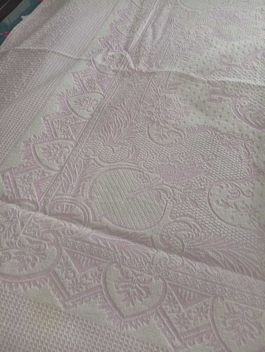 Colcha vintage, padrão damasco, muito antiga
