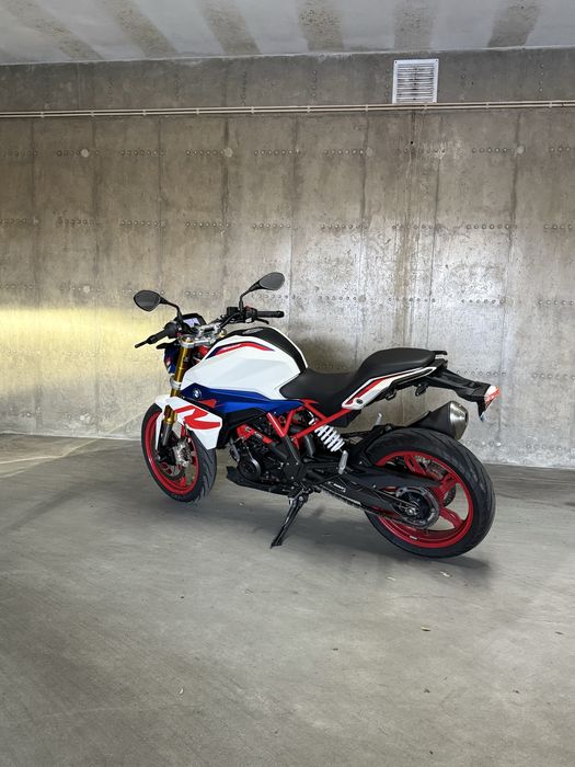BMW G 310R.