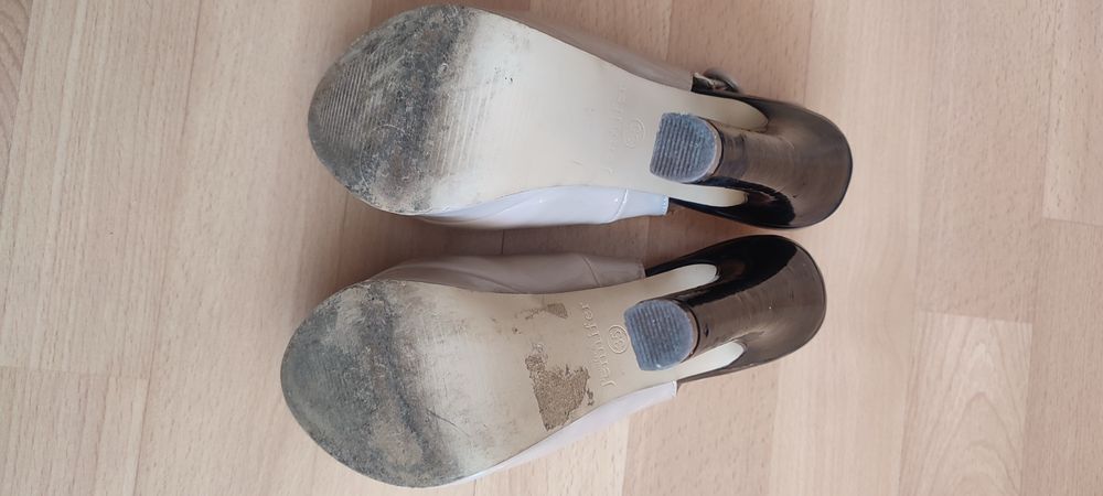 Sandałki na obcasie