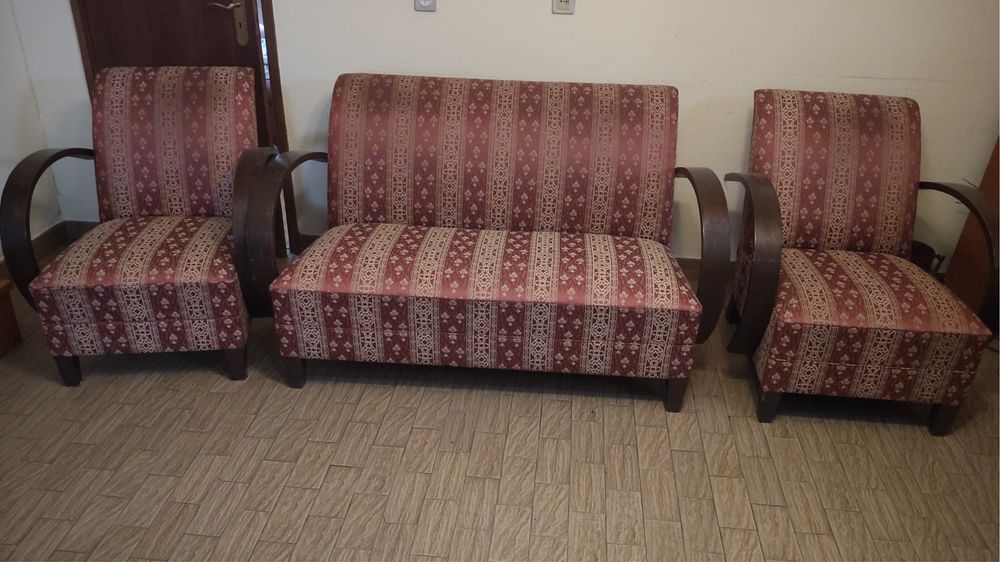 Sofas vintage, com bracos em madeia