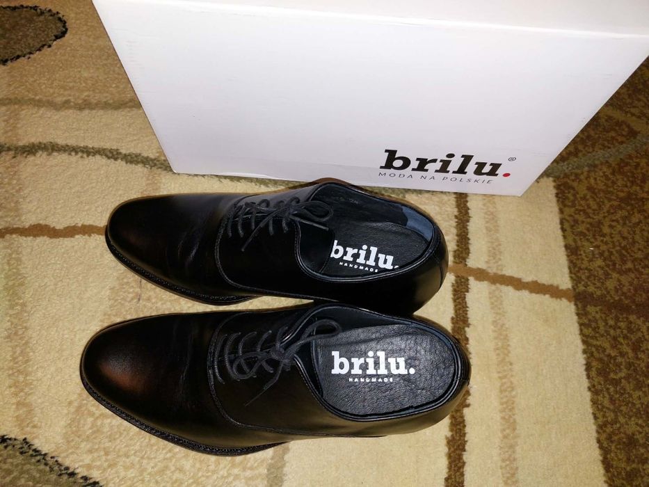 Nowe buty garniturowe czarne skórzane na podwyższeniu rozm 39