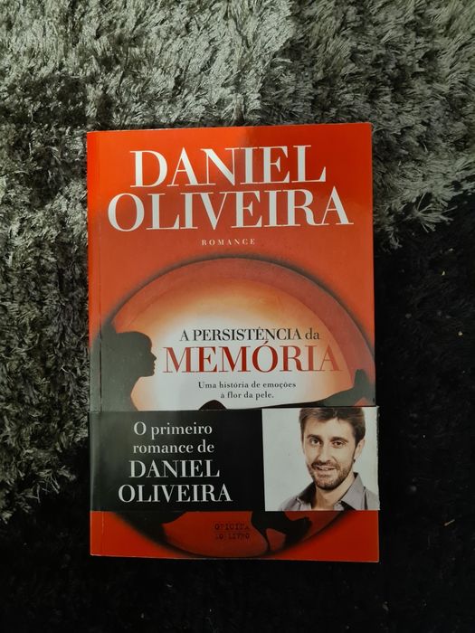 Book "The Persistence of Memory" by Daniel de Oliveira