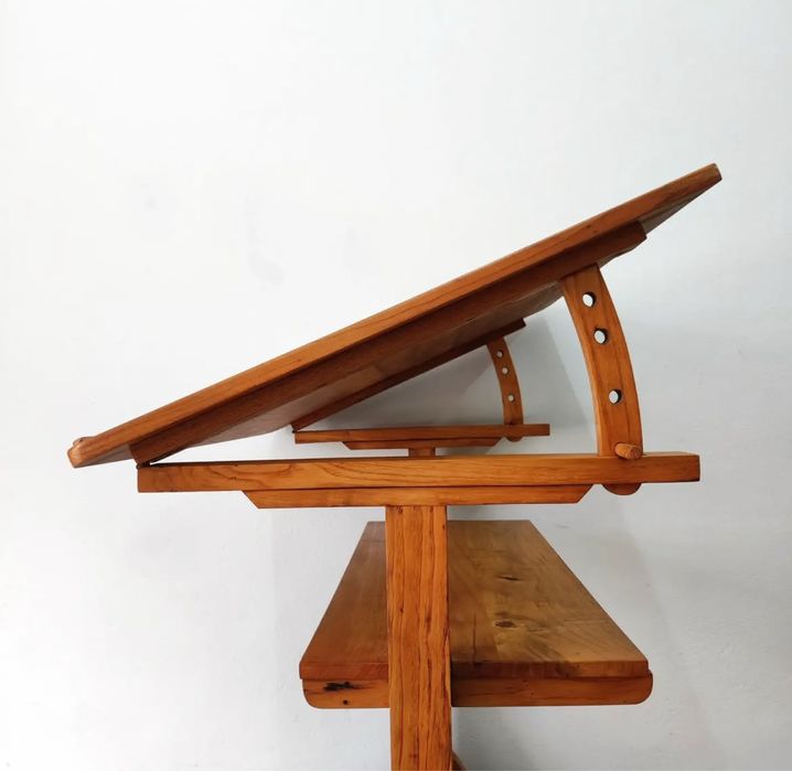 Estirador dos anos 70 restaurado em madeira maciça