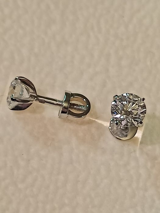 Пуссеты 0,5 ct с бриллиантом lab grown