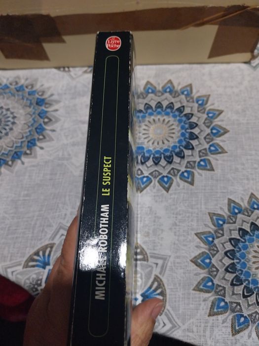 Le Suspect. Portes incluídos