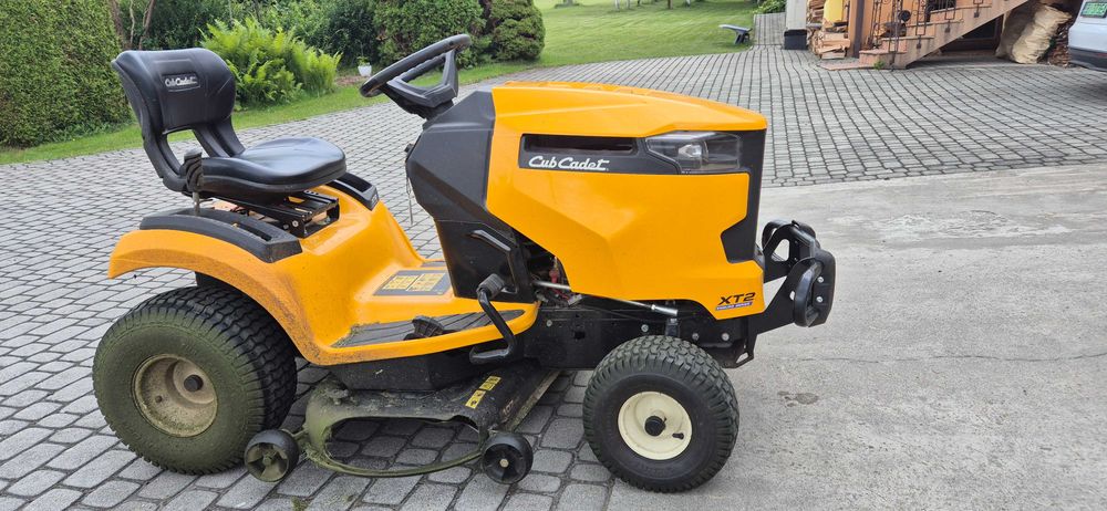 traktor ogrodowy Cub Cadet XT2