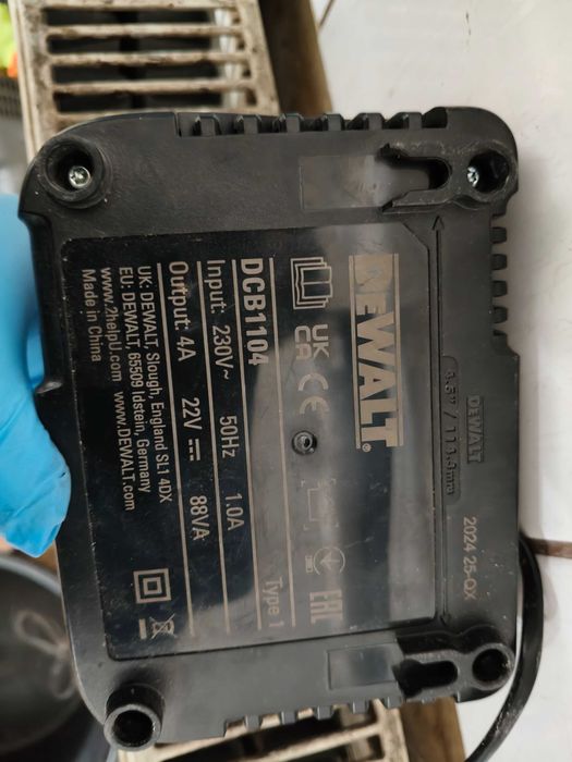 DeWalt ładowarka dcb1104