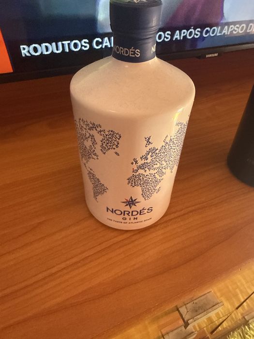 Gin Nordés novo em caixa mais garrafa de Baileys Irish Cream novoas