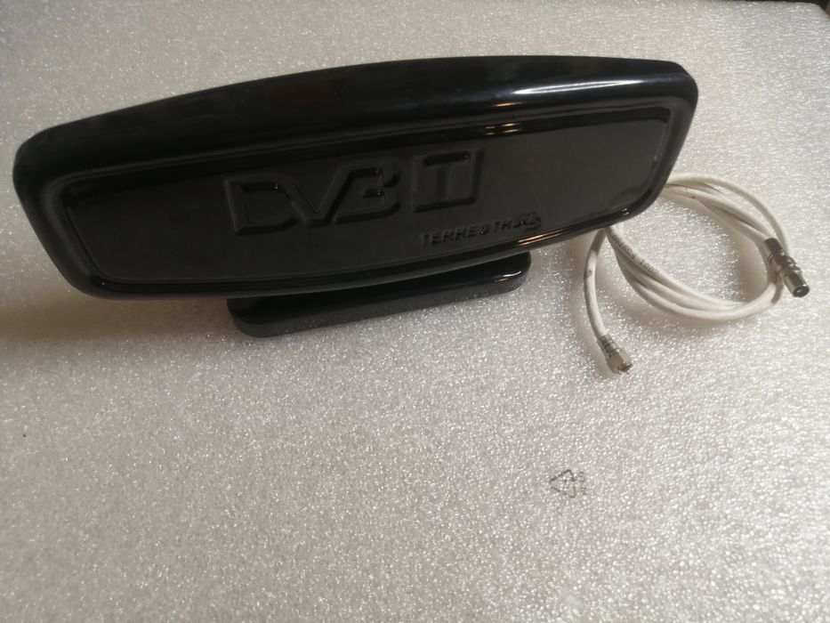 Antena pokojowa DVB-T/T2 do odbioru naziemnej telewizji cyfrowej.