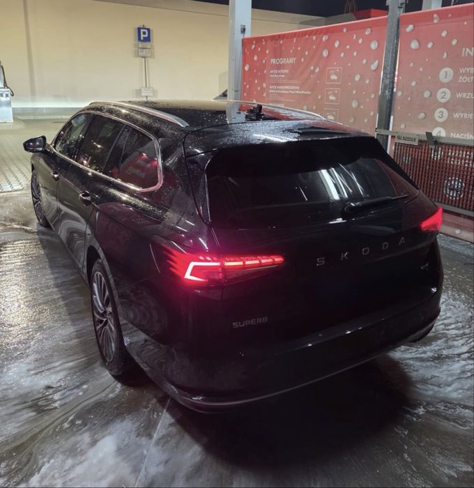 Wynajem Skoda Superb 2.0 TDI Combi