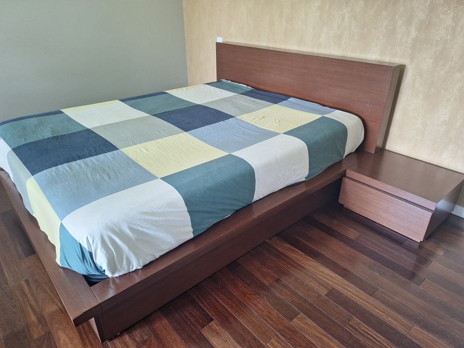Cama casal  Wengue em madeira maciça