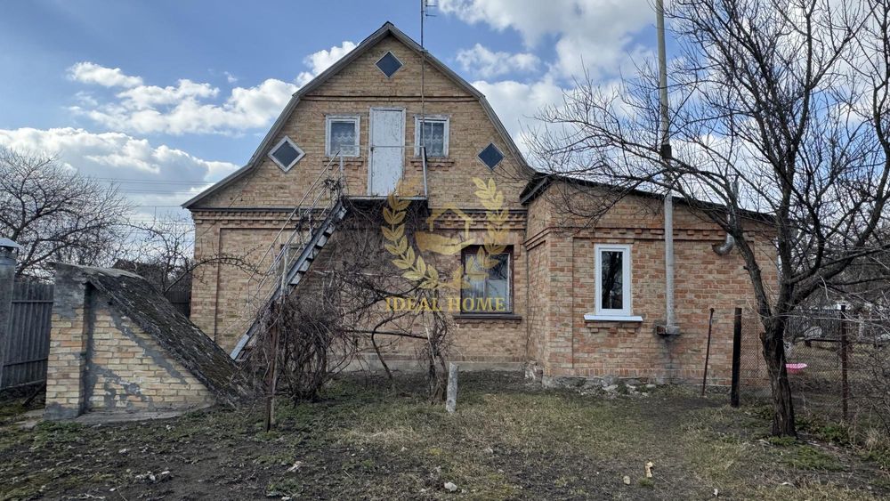 Продам частину будинку в смт Гребінки