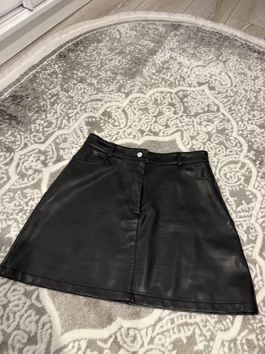 Жіноча шкіряна спідниця