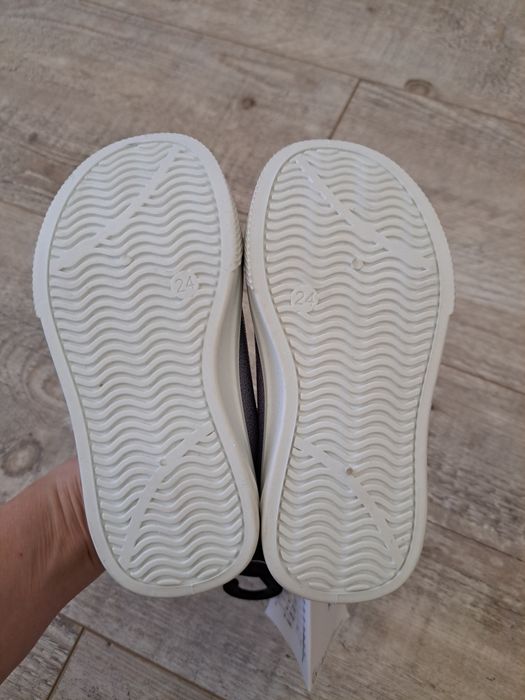 Buty dziewczęce, sportowe, fioletowe, mieniące się - rozm 24