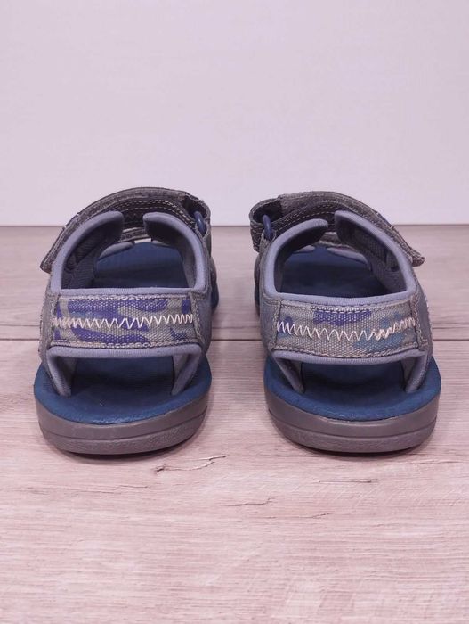 Сандалі босоніжки clarks 2.5р