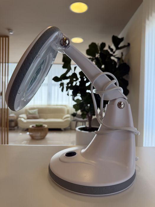 Lupa LED com suporte – como nova